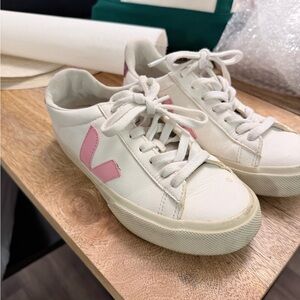 Veja Women's Sneakers in White and Pink